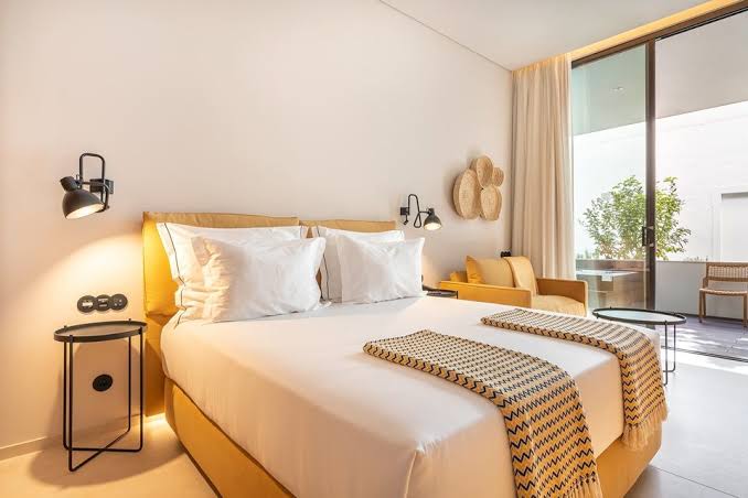 A guest room at 3HB Faro