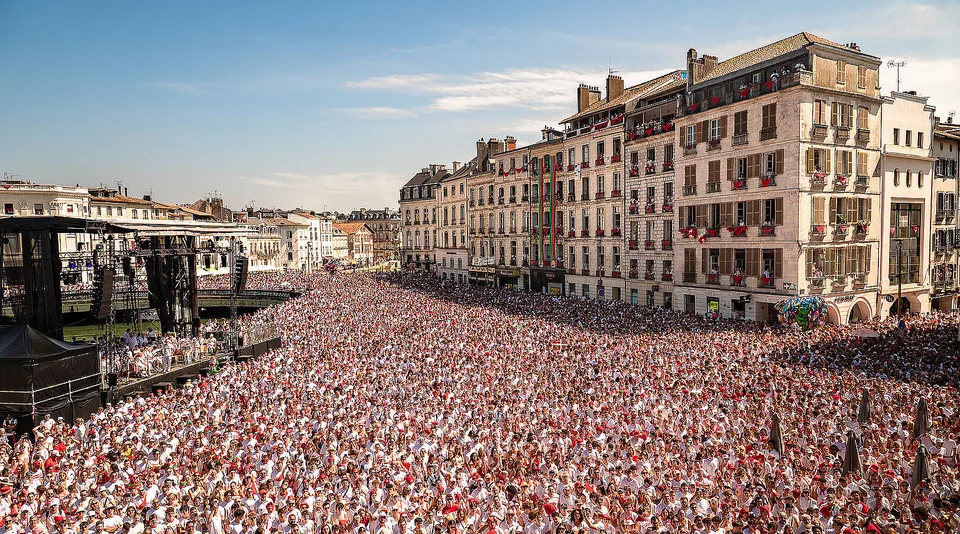 The Place de la Liberté in Bayonne filled with a vast crowd dressed in white and red at the opening of the Fêtes